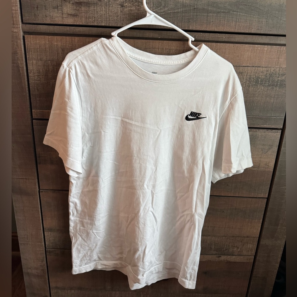 Nike Men's White Short Sleeve Tee